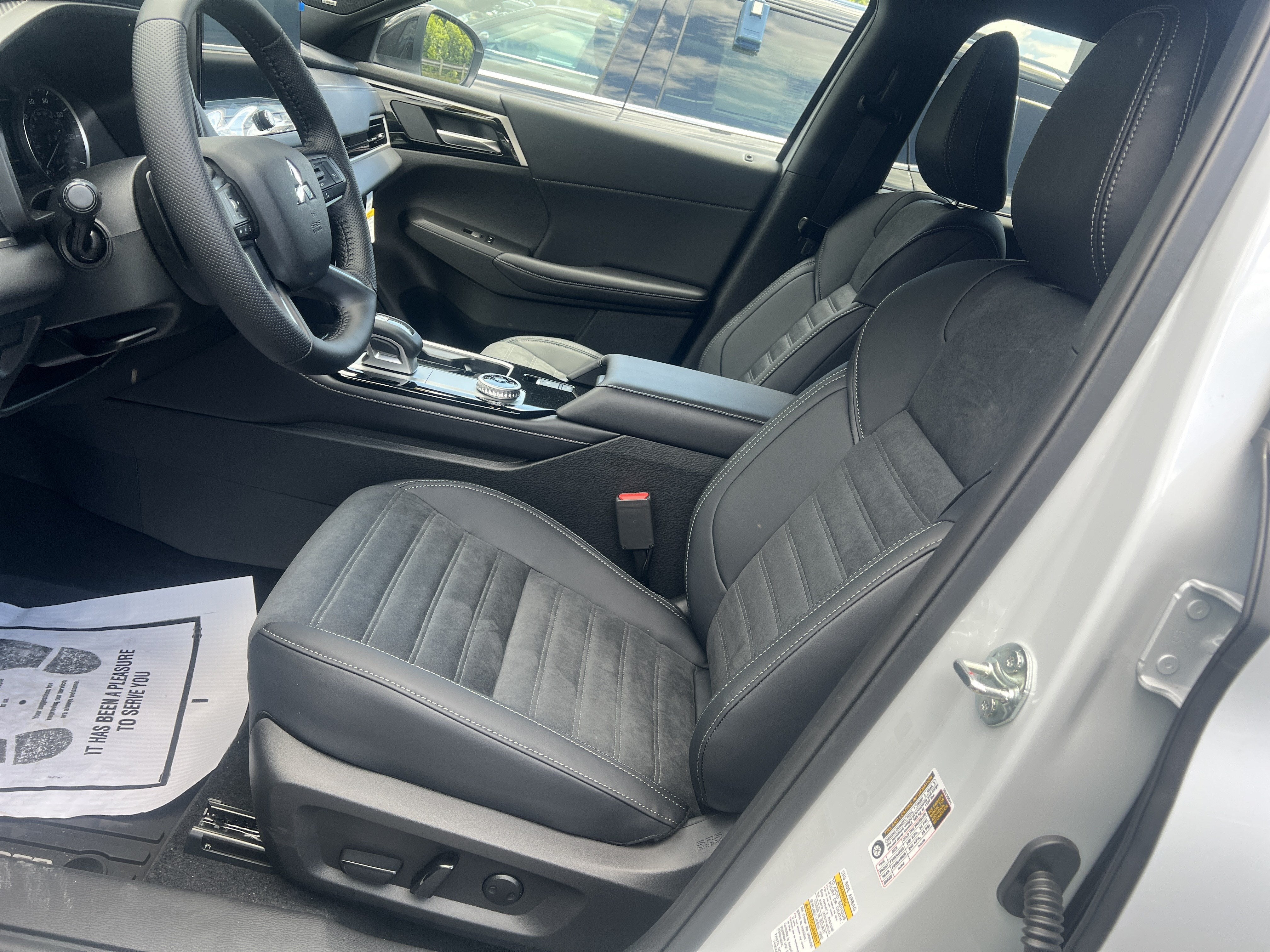 2026 Mitsubishi Outlander LE