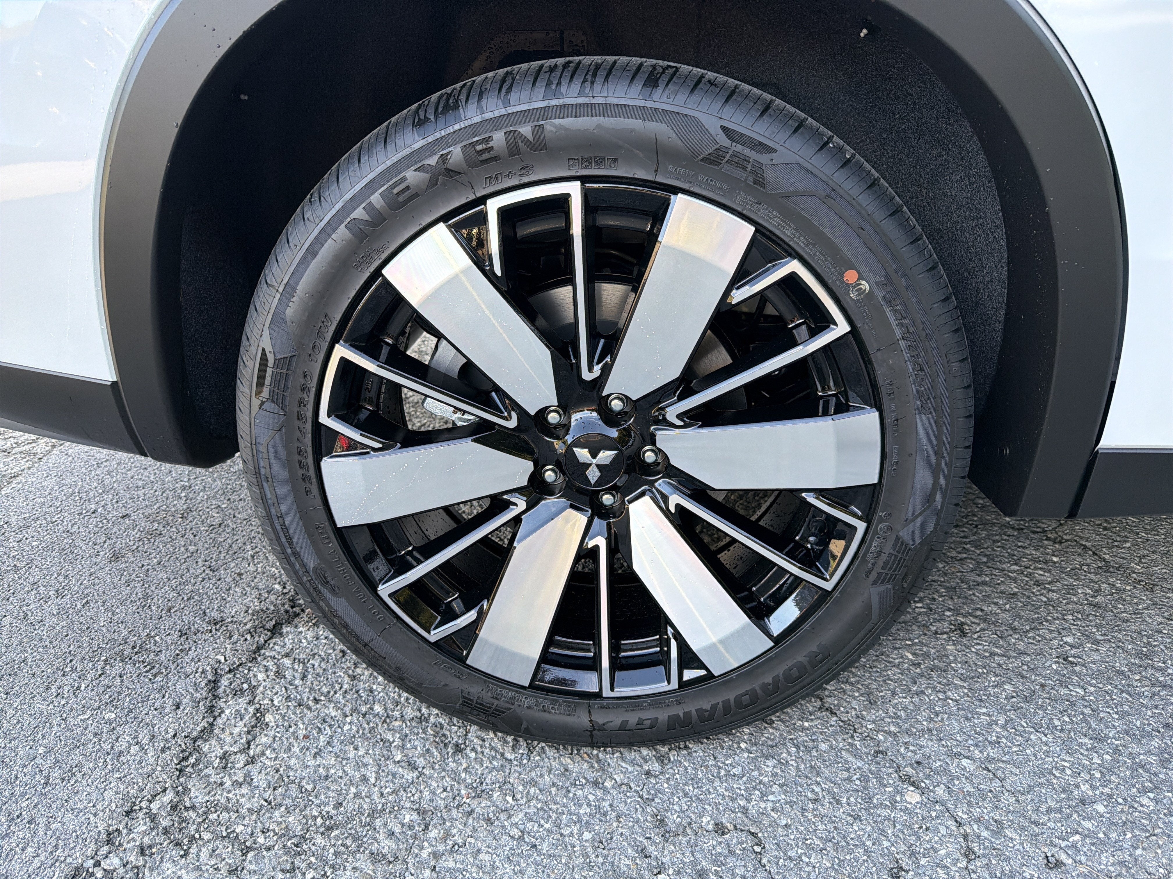 2026 Mitsubishi Outlander SE